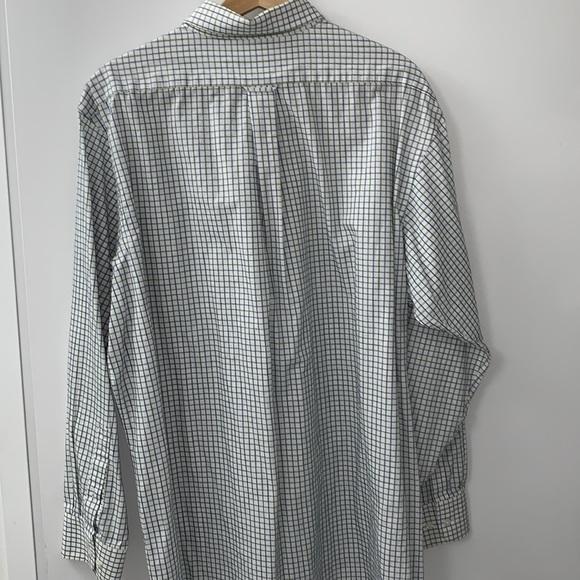 IZod Button Down Shirt in very good condition. Size 17.5 34/35. - Picture 10 of 12